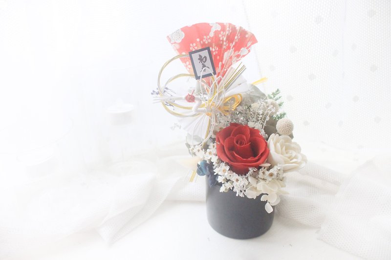 初春白鹤日式新年小圆桌花・深红永生玫瑰花礼 - 干燥花/捧花 - 植物．花 红色