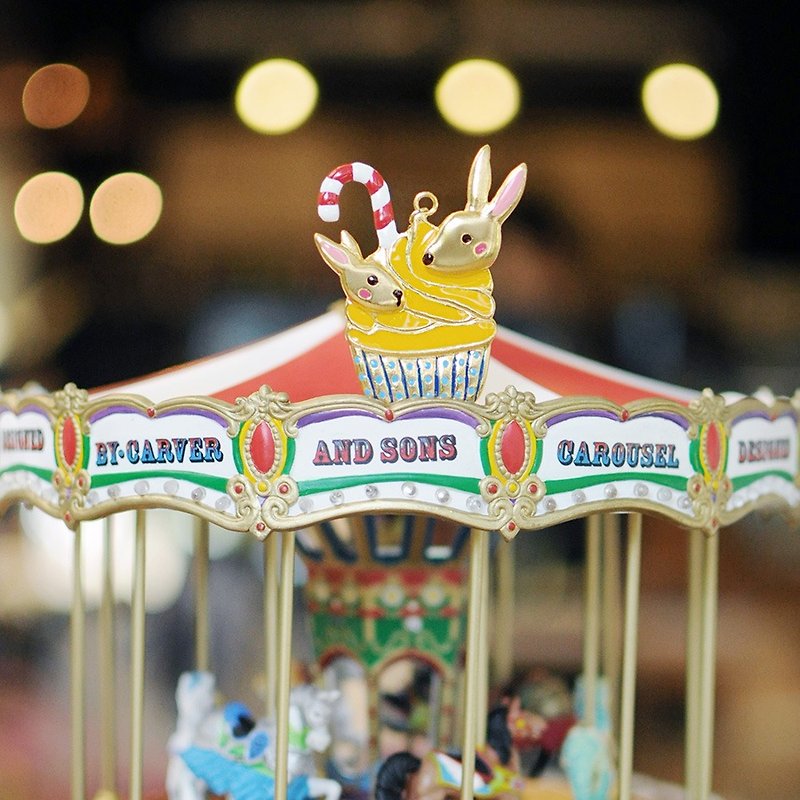 Rabbit cupcake with candy cane pendant, Bunny cupcake pendant, Rabbit necklace, Bunny necklace, Cupcake necklace - 项链 - 其他金属 