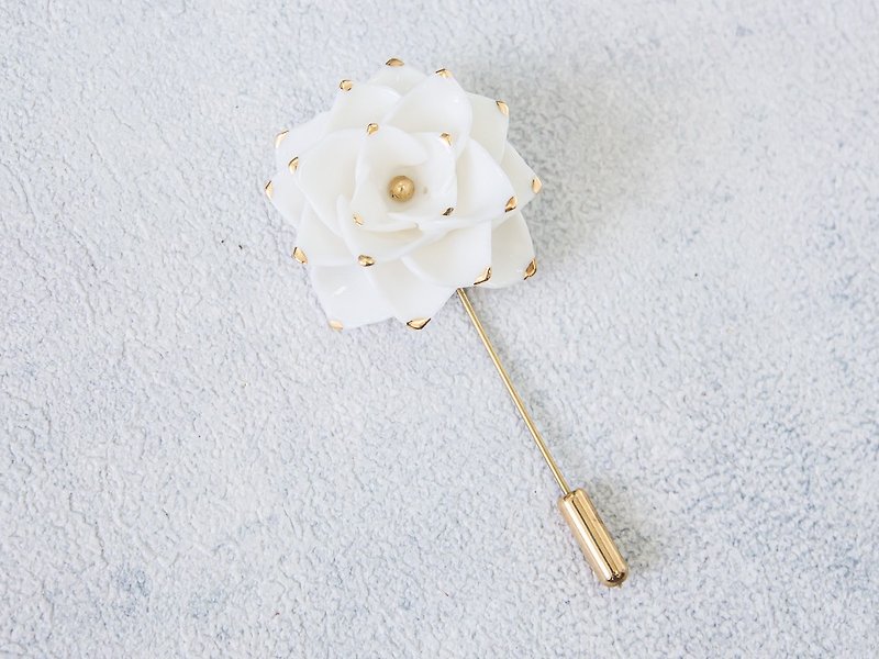 Thai Blossom ~ white & gold porcelain flower brooch pin ~ size M. - 胸针 - 陶 金色