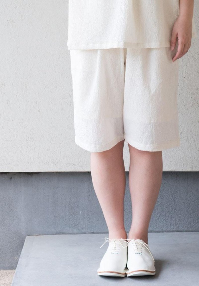 Organic Cotton 前タック＆ポケット付きハーフパンツ【シルク混ちりめん】 - 女装长裤 - 棉．麻 