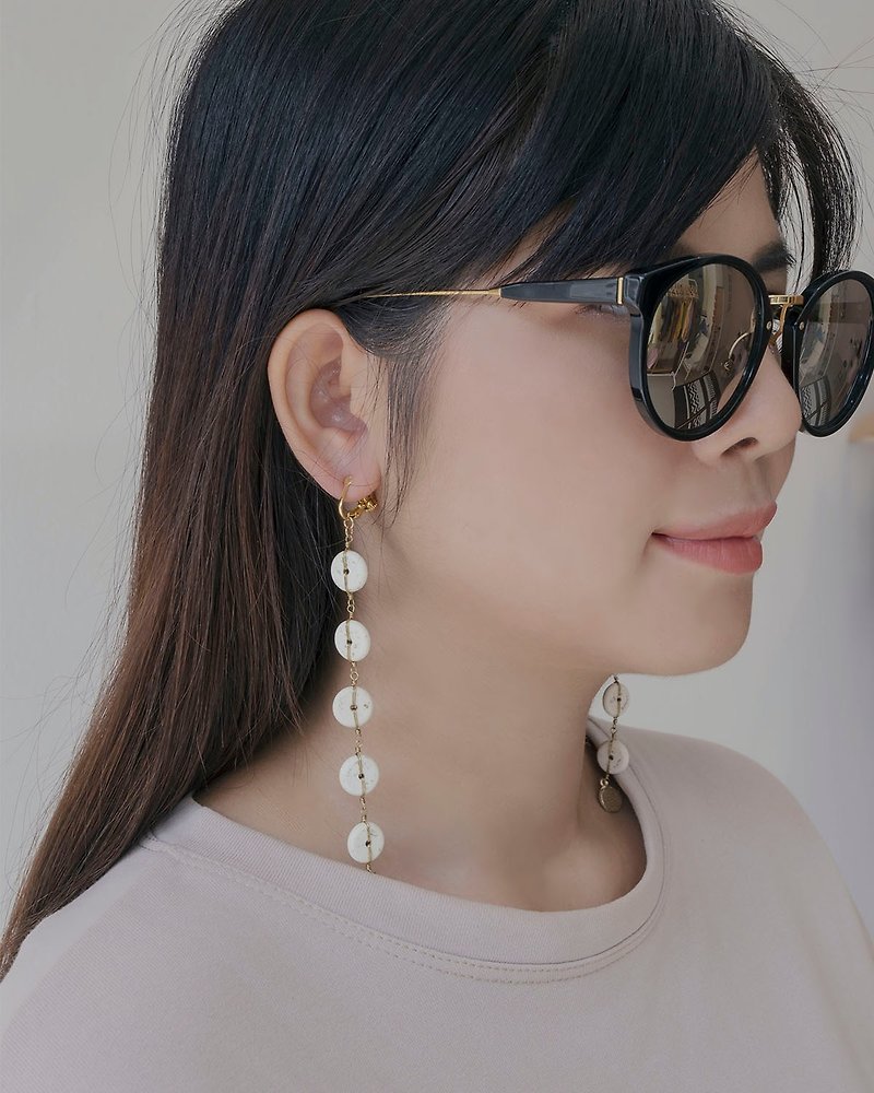 Krabi  earrings (clip-on / piercing) - 耳环/耳夹 - 其他材质 白色