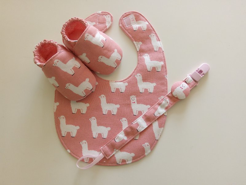 粉底羊驼弥月礼物 婴儿鞋+围兜+奶嘴夹 - 围嘴/口水巾 - 棉．麻 粉红色
