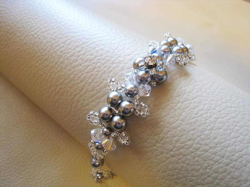 Czech Glass Pearl & Swarovski Crystal Bracelet / JAB : Gray Bridal* - 手链/手环 - 玻璃 灰色