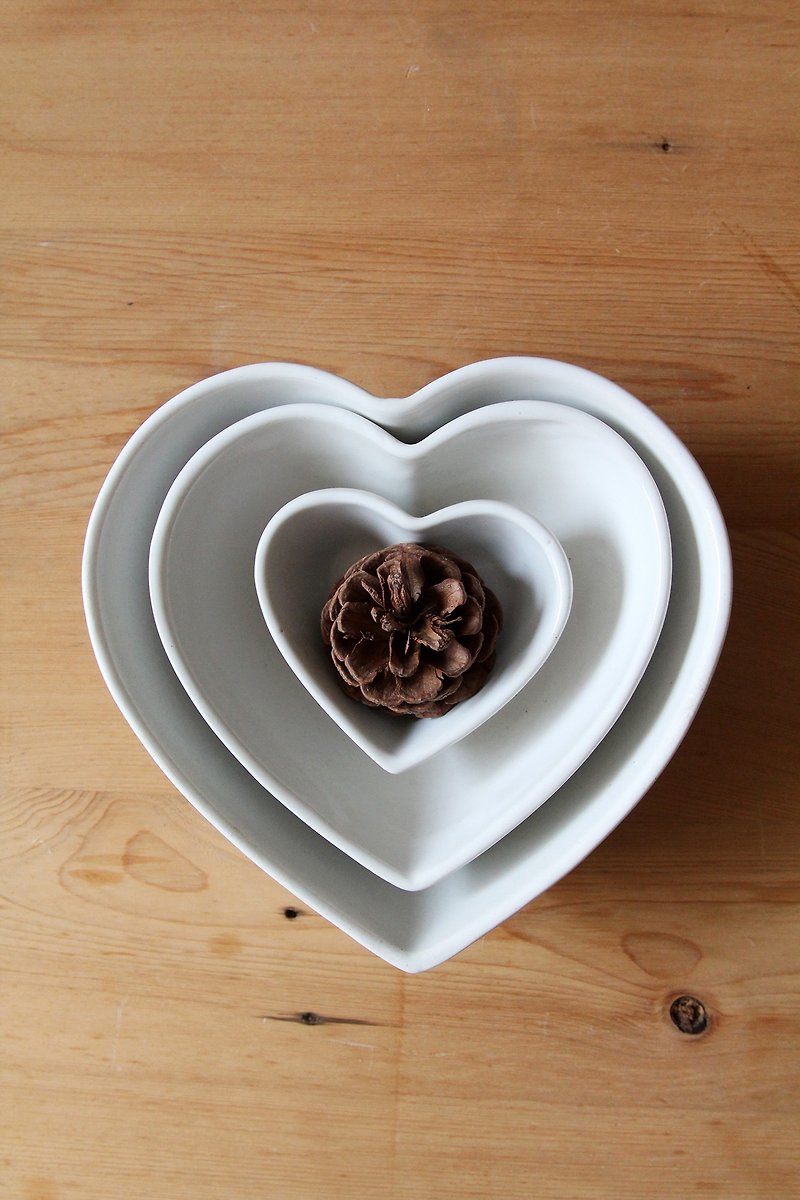 英国Selbrae House 爱心形状陶瓷碗组合(一组三入)-现货 - 碗 - 陶 白色
