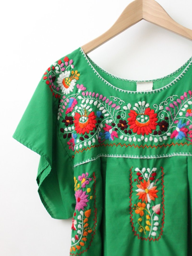 【RE0602MD051】初夏绿色花朵手工刺绣美国墨西哥刺绣古着洋装mexican dress - 洋装/连衣裙 - 棉．麻 绿色
