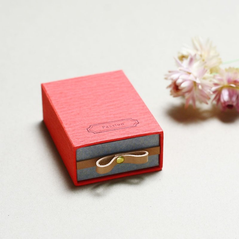 Passion // Red ) Sliding Box Leather ribbon 気持ちを伝える小さな箱 - 包装材料 - 纸 红色