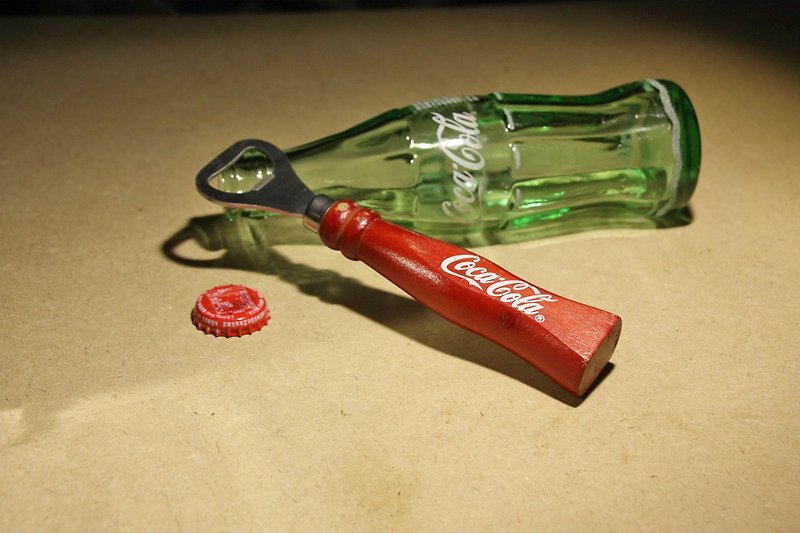 购自荷兰 COCA COLA 可口可乐 红色可乐瓶轮廓木柄开瓶器 - 开瓶器/开罐器 - 木头 红色