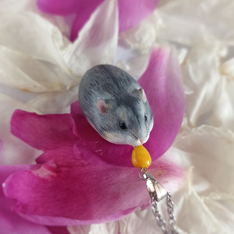 Gray hamster dwarf eats a corn seed It is tiny realistic cute gift - 其他 - 塑料 银色