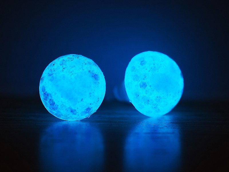 果冻糖宝石蓝~夜光蓝((医疗防过敏耳针)) - 耳环/耳夹 - 其他材质 蓝色