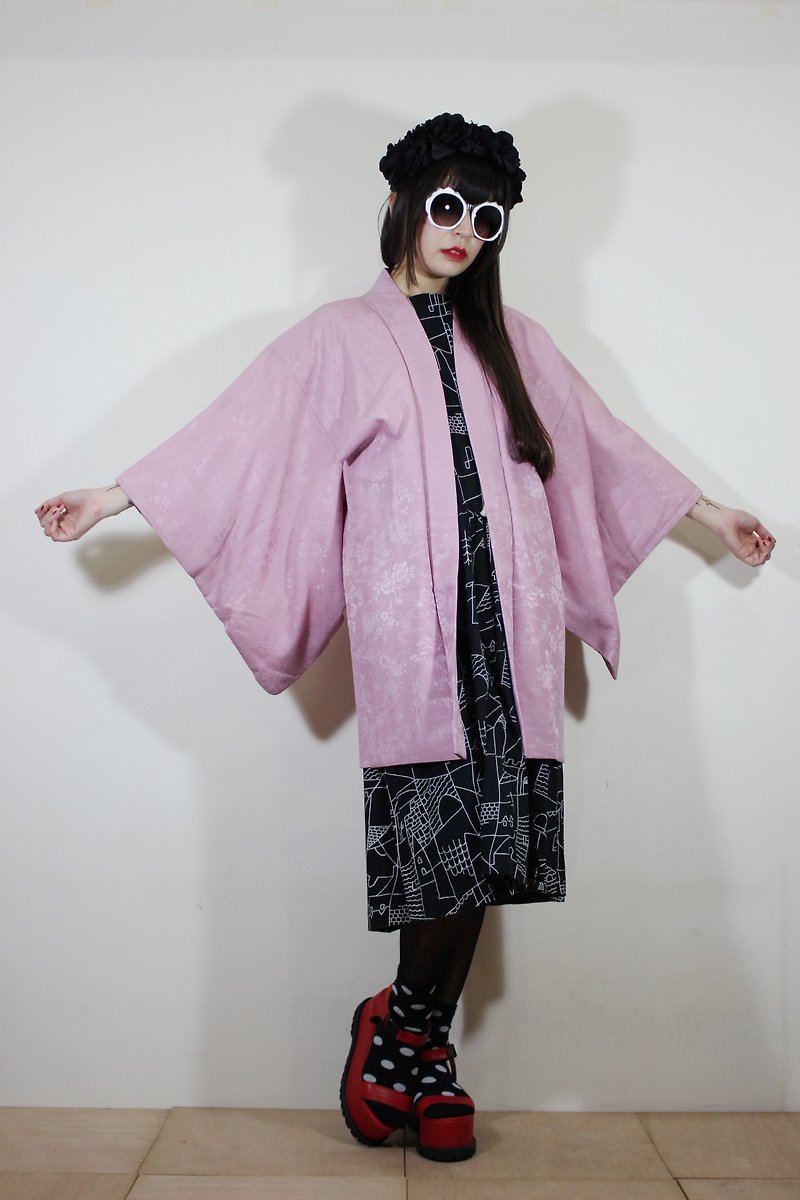 F2084[日本制和服](Vintage)粉红色典雅花纹日本和服羽织（はおり） - 女装休闲/机能外套 - 棉．麻 粉红色