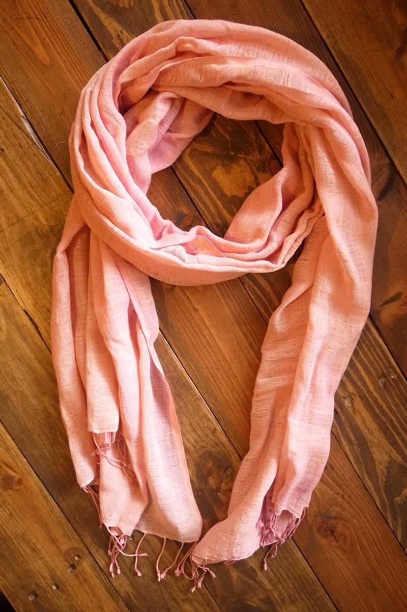 【乐拍子】公平贸易 春夏新品 手织 有机棉 植物染 披肩 围巾（粉红） - 丝巾 - 棉．麻 粉红色