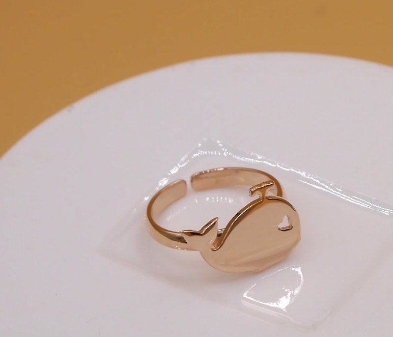 Handmade Little Whale Ring - Pink gold plated on brass Little Me by CASO jewelry - 戒指 - 其他金属 粉红色