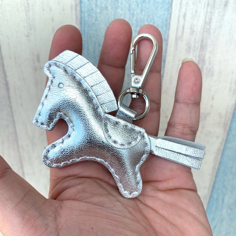 银皮 可爱 小马 纯手工缝制 皮革 钥匙扣 小尺寸 - 钥匙链/钥匙包 - 真皮 银色