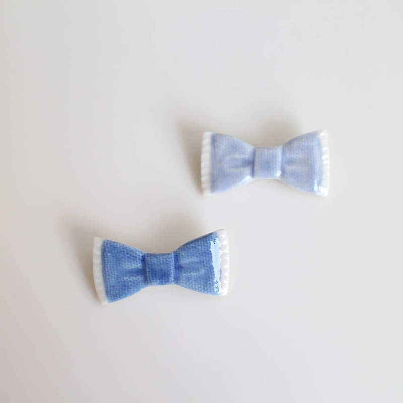 Denim ribbon brooch - 胸针 - 瓷 蓝色