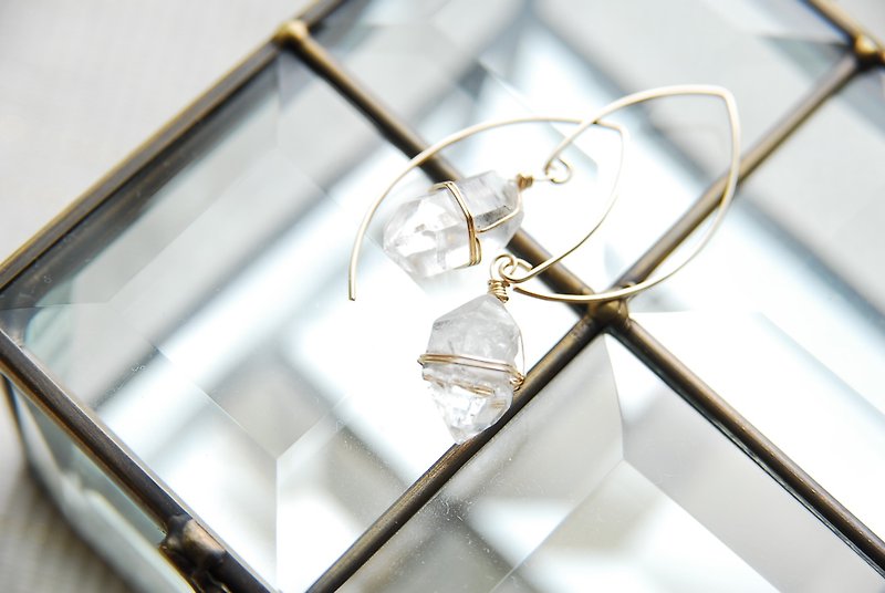 ダブルポイント水晶のマーキスフックピアス１４kgf - 耳环/耳夹 - 半宝石 白色