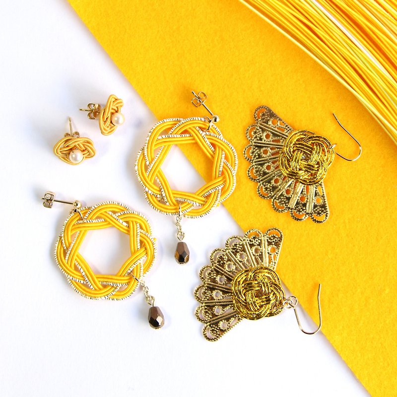 虎氣福袋 / yellow / japanese style pierce earring / mizuhiki / japan - 耳环/耳夹 - 丝．绢 黄色