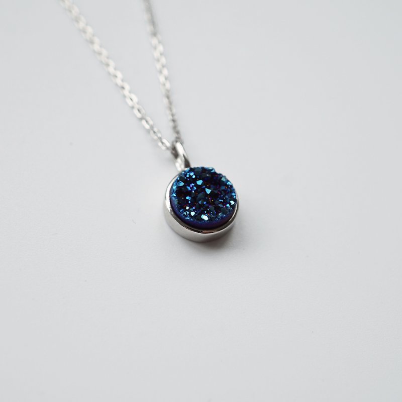 彩虹光蓝色晶簇原石项链 - 925银 - 项链 - 宝石 蓝色