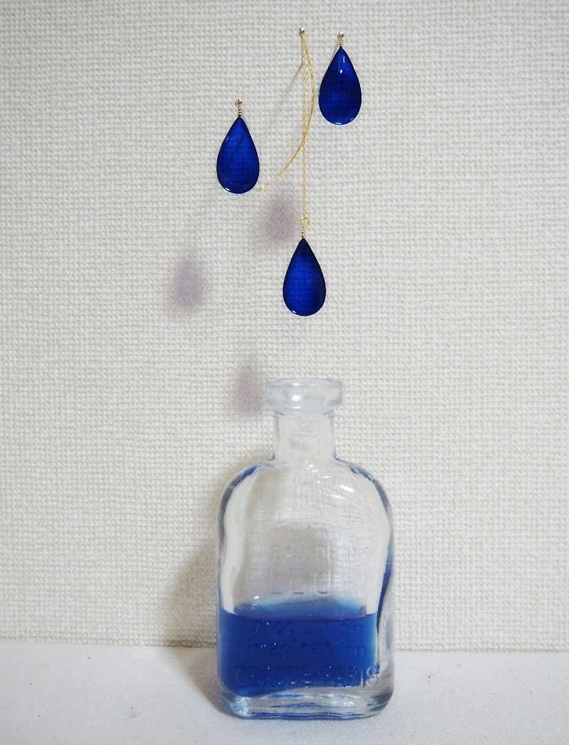 青い雫のシンプルピアス or イヤリング - 耳环/耳夹 - 树脂 蓝色