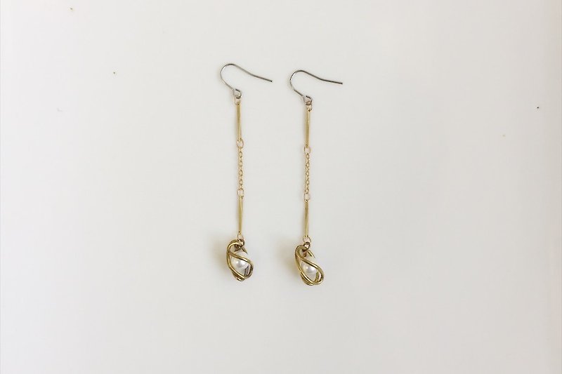 花蕊 珍珠黄铜造型垂坠耳环 - 耳环/耳夹 - 其他金属 金色