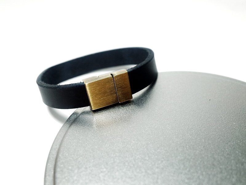 高级电镀磁扣 植鞣革皮手环 (11色/免费刻字) - 手链/手环 - 真皮 黑色