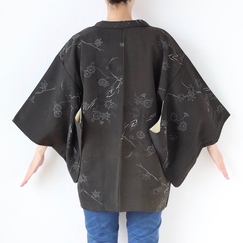chrysanthemum kimono, Momiji leaf haori, vintage haori, authentic kimono /3548 - 女装休闲/机能外套 - 丝．绢 黑色