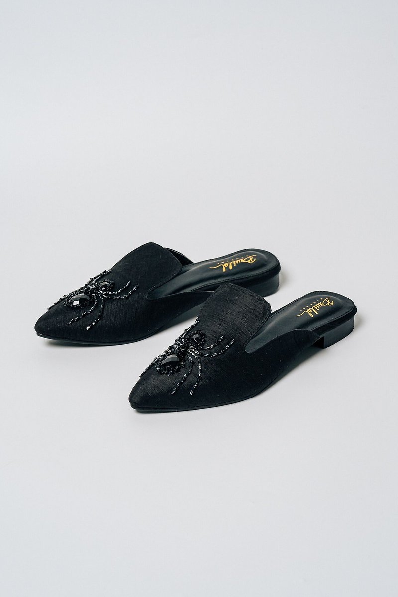 Black Spider Handicrafts Embroidered Mules - Silk and Sheep Leather Mules - 女款休闲鞋 - 丝．绢 黑色