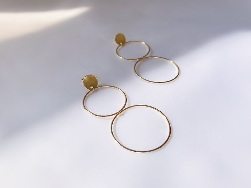 Double Hoop Earrings - 耳环/耳夹 - 其他金属 金色