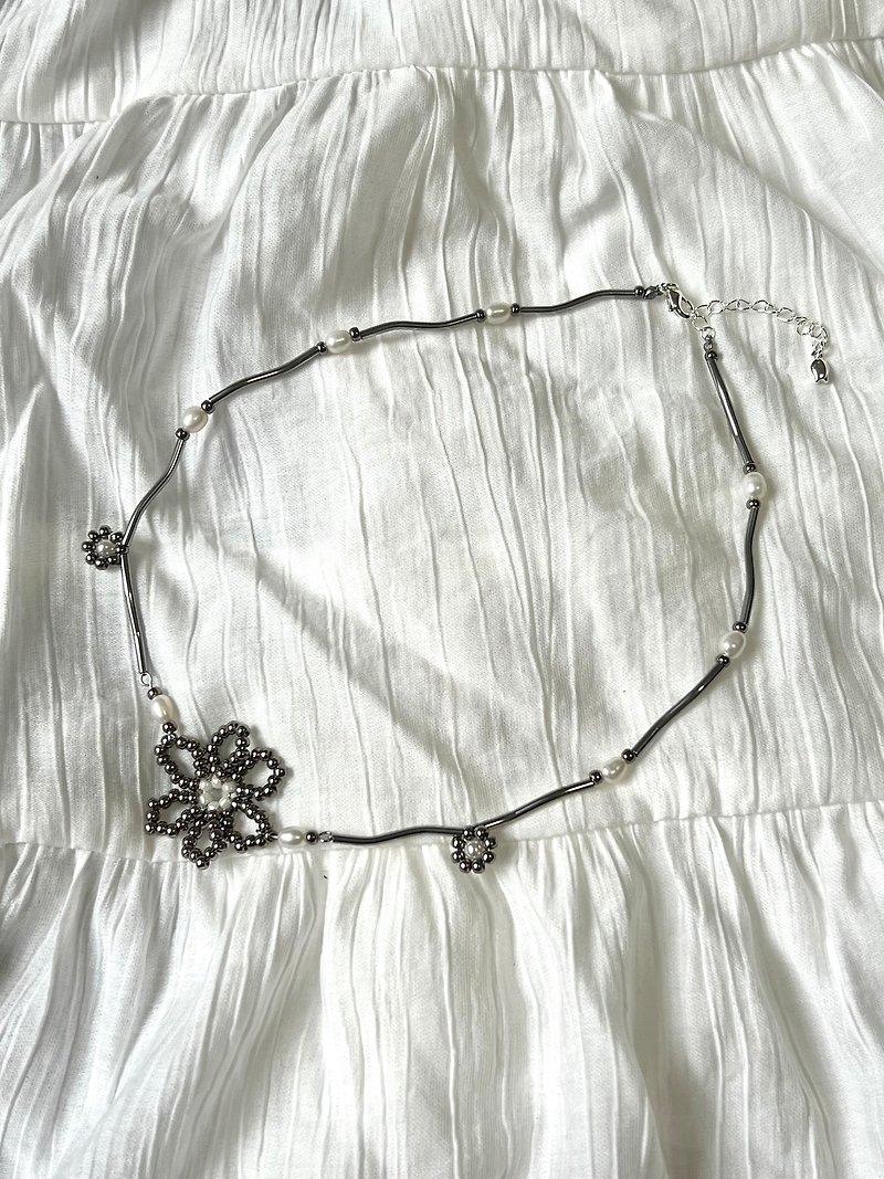 Basic | Metal Triple Bow Necklace丨珍珠蝴蝶结手工串珠颈链 - 项链 - 贵金属 