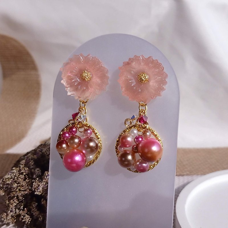 Handmade Pink flower Resin Earrings - 耳环/耳夹 - 树脂 粉红色