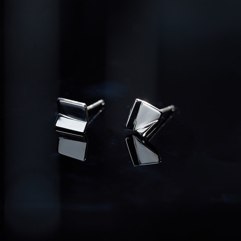Azoth | 几何折角耳环 正方形 - 耳环/耳夹 - 纯银 银色