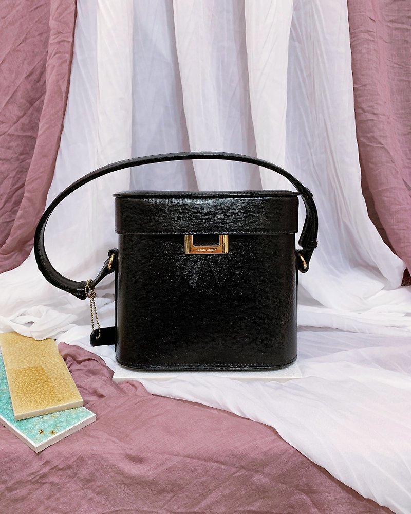 【中古包 Vintage】Maari Askew 黑色古董小盒子丨单肩 手提 化妆 - 手提包/手提袋 - 真皮 黑色