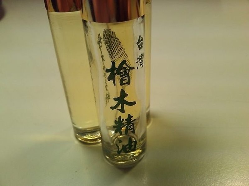 桧木精油10ml滚珠瓶(扁柏) - 香薰/精油/线香 - 木头 