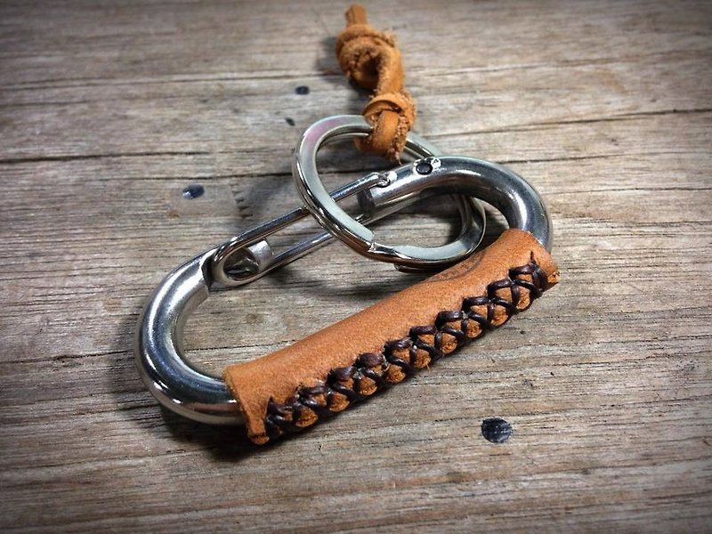 Carabiner leather wrapped keychain, Key ring, Key fob, Tan oil leather - 钥匙链/钥匙包 - 真皮 