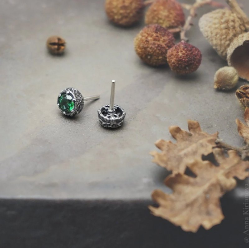 树皮和树枝耳环，镶嵌祖母绿方晶锆石 - 耳环/耳夹 - 纯银 