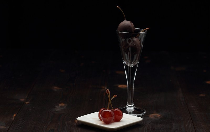 白兰地带梗酒渍樱桃 【黑方巧克力】 - 巧克力 - 新鲜食材 