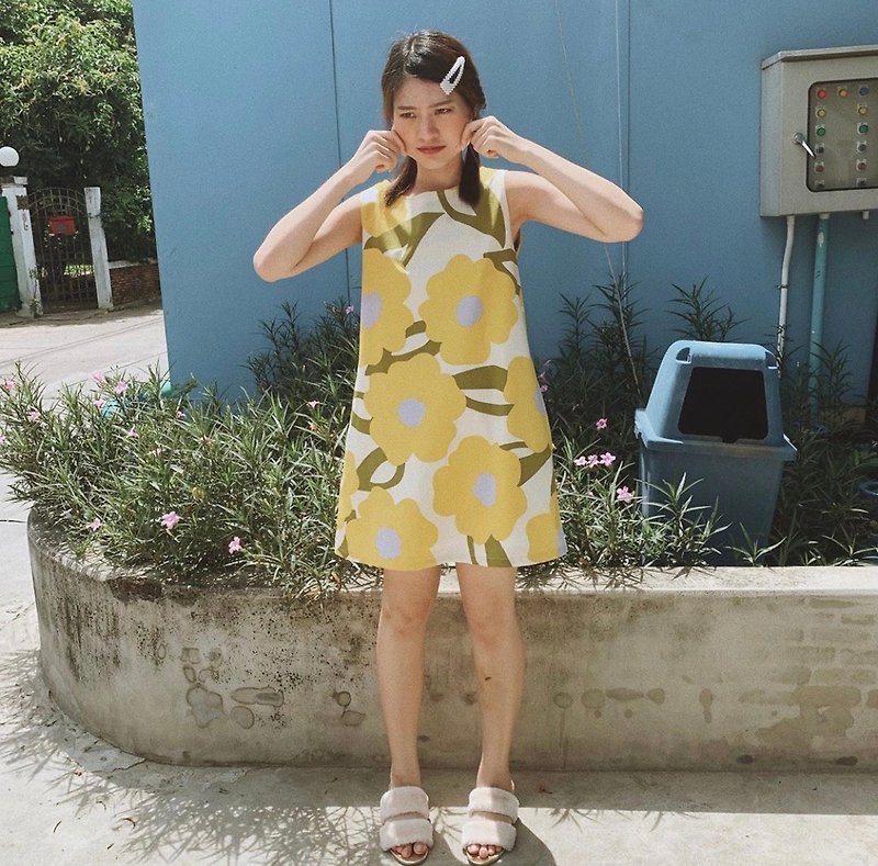 (预购 20 天) BIRUCHU A-LINE 洋装 - Yellow Hana 短袖洋装黄色花 - 洋装/连衣裙 - 棉．麻 黄色