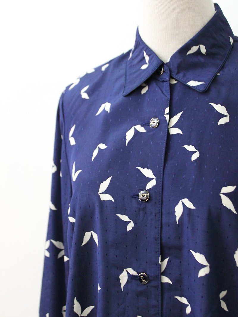 【RE0407T1897】日本制叶子印花深蓝色古着衬衫 - 女装衬衫 - 聚酯纤维 蓝色