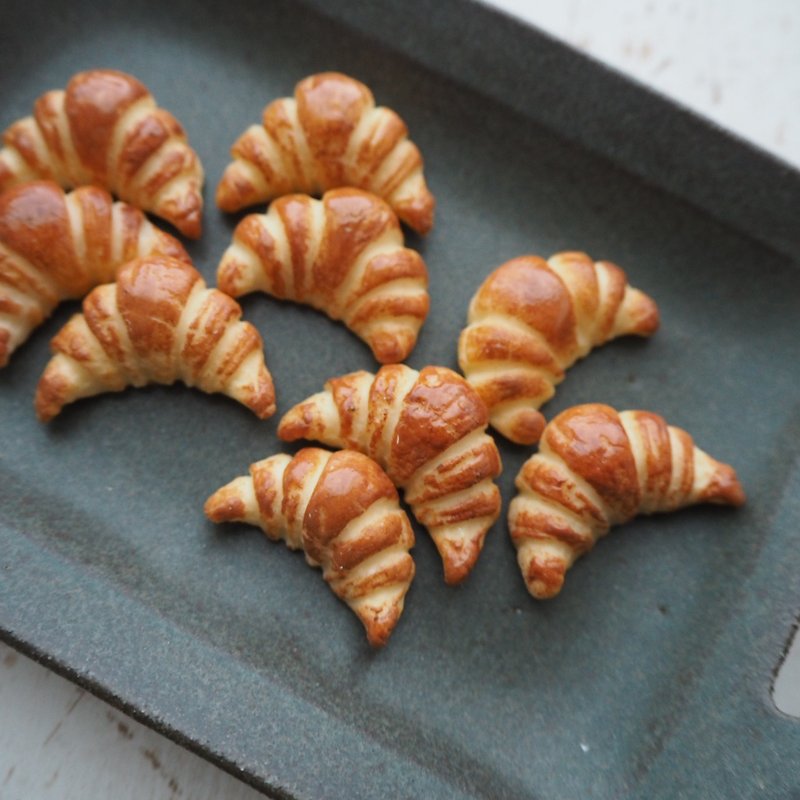 miniature bread /croissant brooch 3cm - 胸针 - 粘土 咖啡色