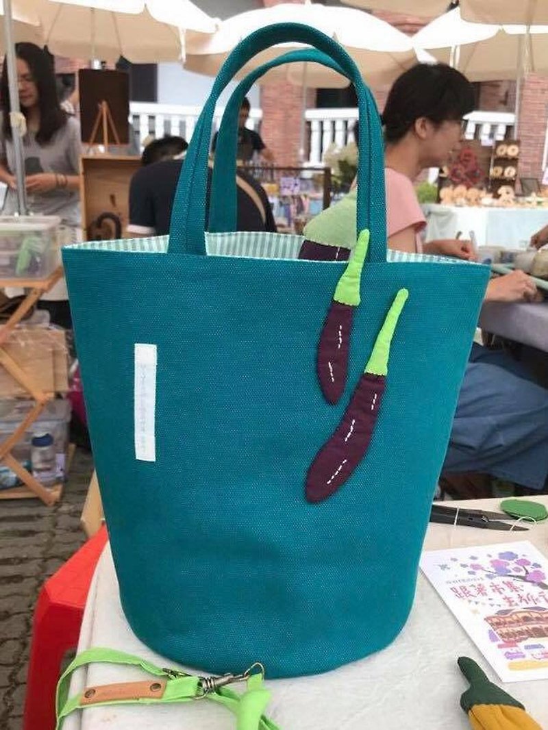 台湾茄子手提袋/便当袋/蓝绿底 - 手提包/手提袋 - 棉．麻 紫色