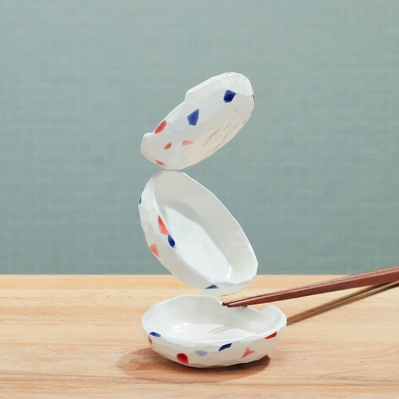 手工陶作-酱油碟 x 筷架⋯一套三件 - 浅碟/小碟子 - 其他材质 白色