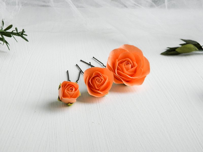 Orange roses hair pins Flowers bridal hair piece Wedding floral hair clip - 发饰 - 其他材质 橘色