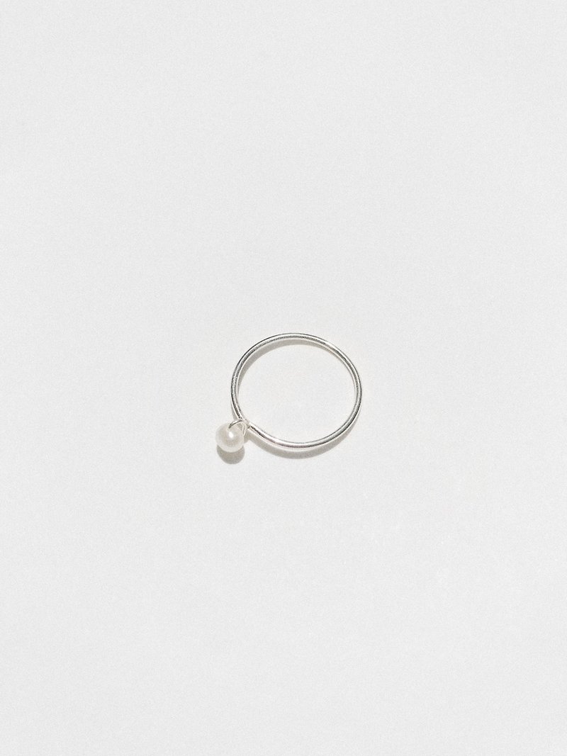 Petite Pearl Ring 单珠细银戒 - 戒指 - 纯银 银色