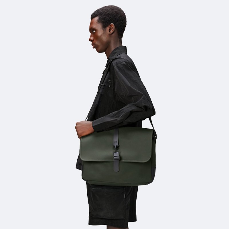 【丹麦 RAINS】Messenger Bag W3 简约时尚邮差包 - 侧背包/斜挎包 - 聚酯纤维 黑色