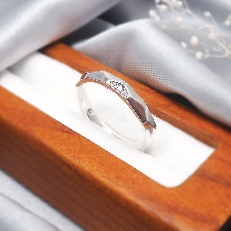 【定制化礼物】菱形角面女戒 情侣款 刻字订制纯银戒指 - 对戒 - 纯银 银色