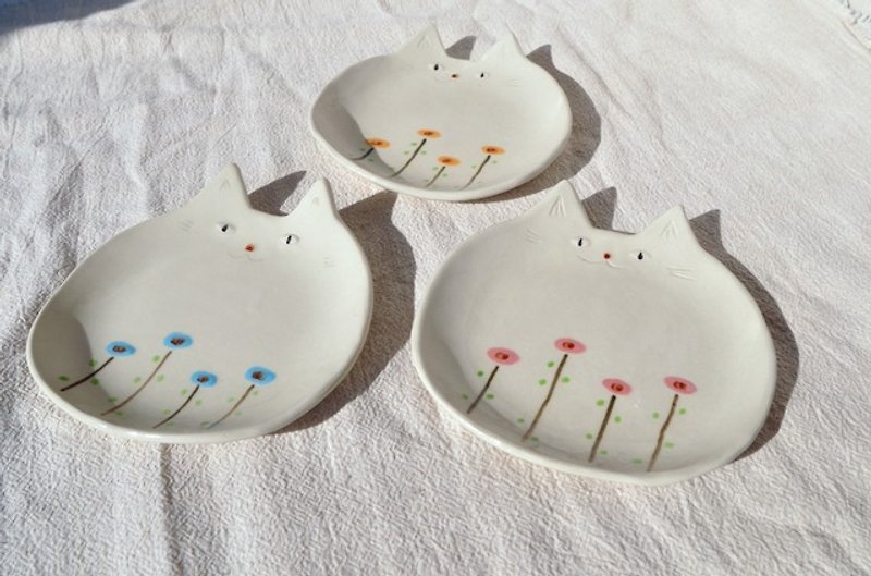 ねこ皿　FLOWER　レギュラーサイズ - 盘子/餐盘/盘架 - 陶 白色