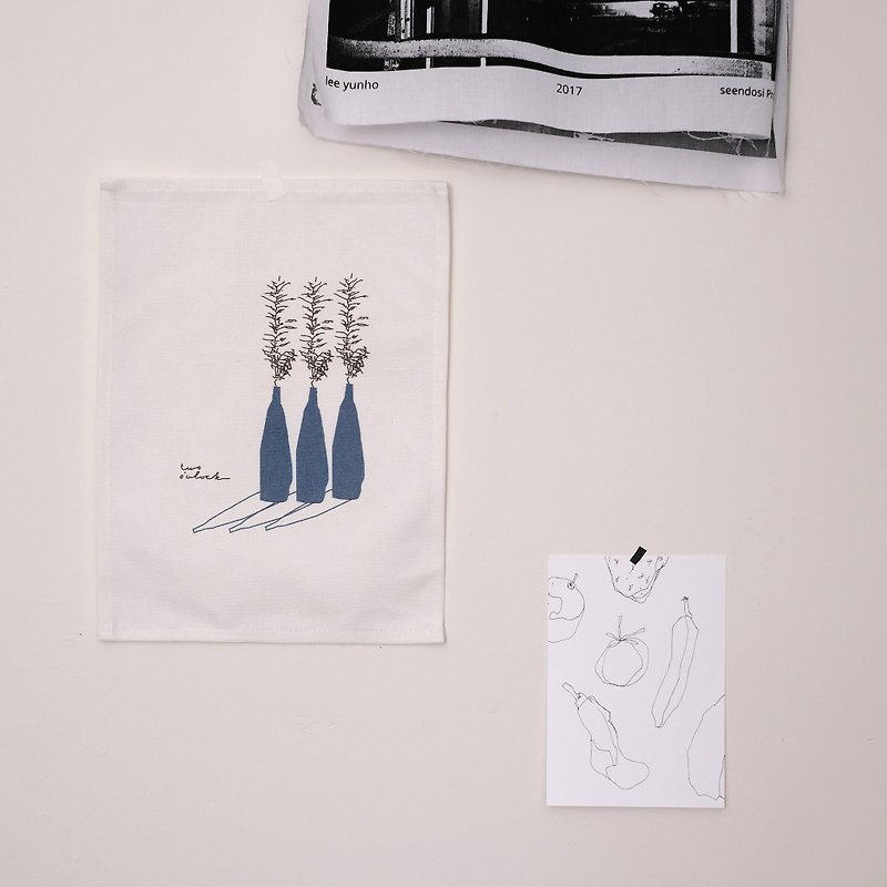 blue vase vase vase cloth poster - 海报/装饰画/版画 - 棉．麻 白色