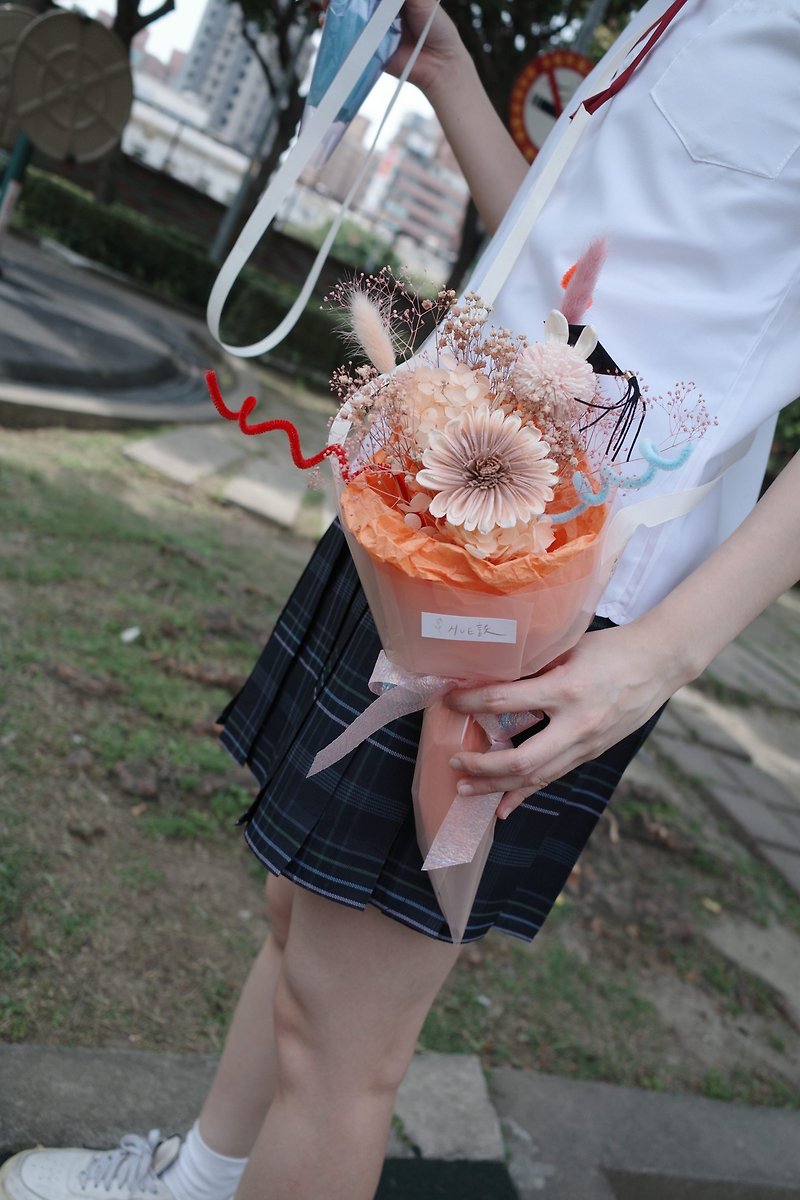 毕业花束 | 中小型花束【甜筒背背-粉】- 毕业礼物/干燥花 - 干燥花/捧花 - 植物．花 粉红色