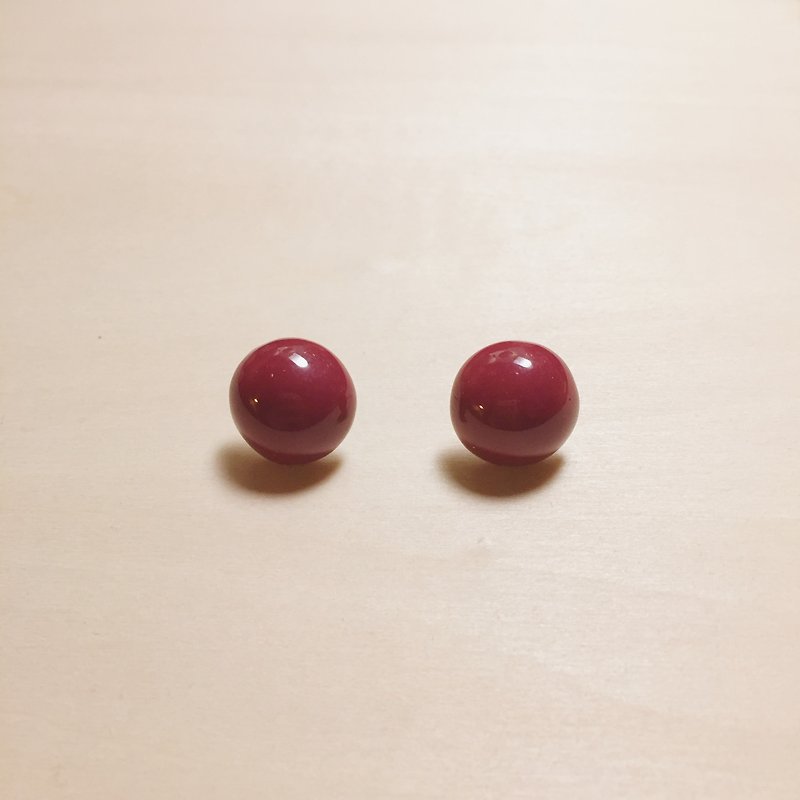 复古酒红16mm丸子耳环 - 耳环/耳夹 - 树脂 红色