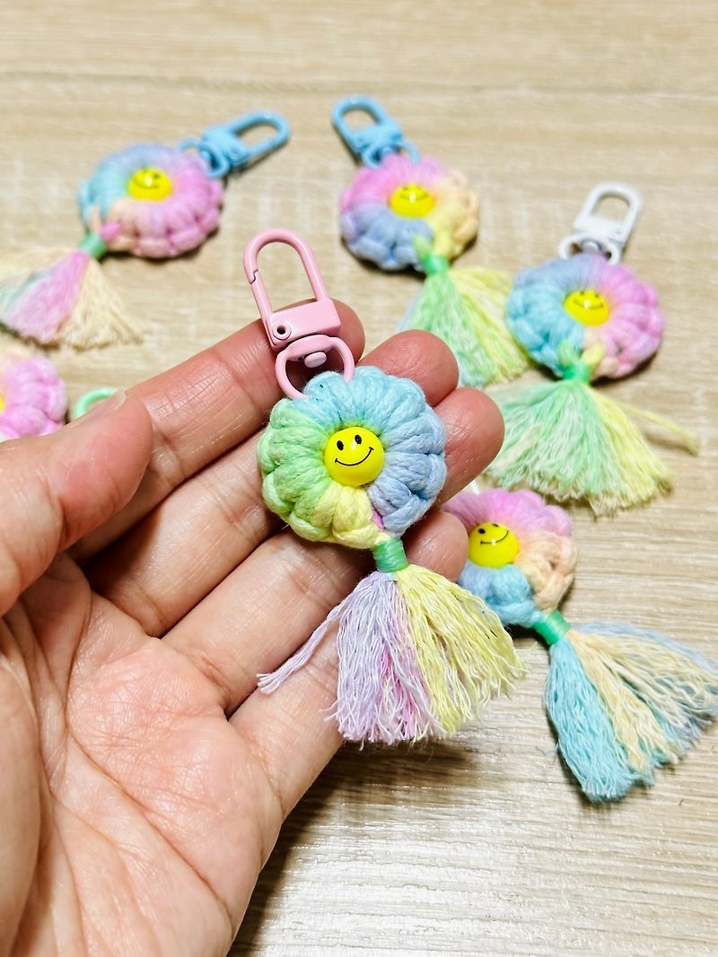 微笑彩虹流苏花钥匙圈 - 钥匙链/钥匙包 - 其他材质 多色