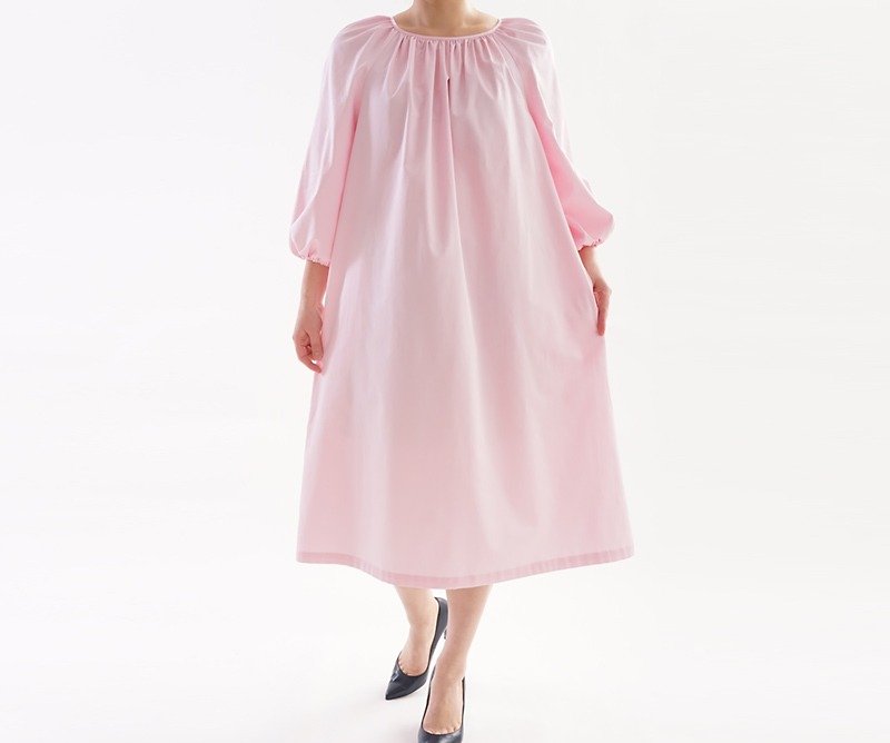 軽やかコットン サテン パフスリーブ　スモック ワンピース/ピクシーピンク a23-8 - 洋装/连衣裙 - 棉．麻 粉红色